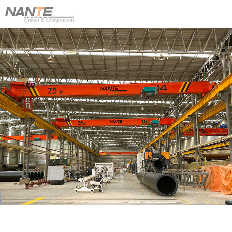 Nante's single grider overhead crane is very useful.