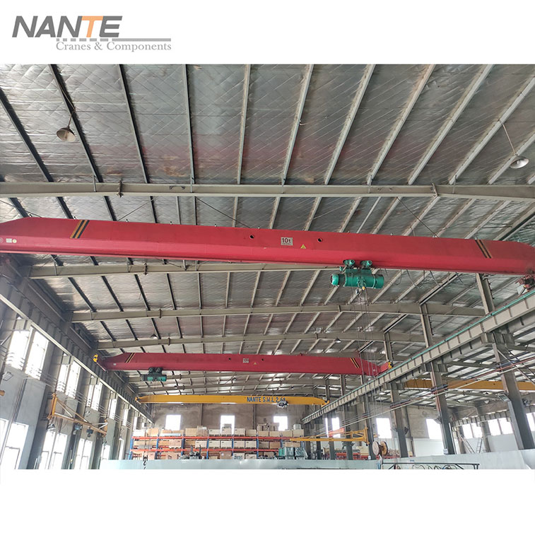 Nante's single grider overhead crane is very useful.