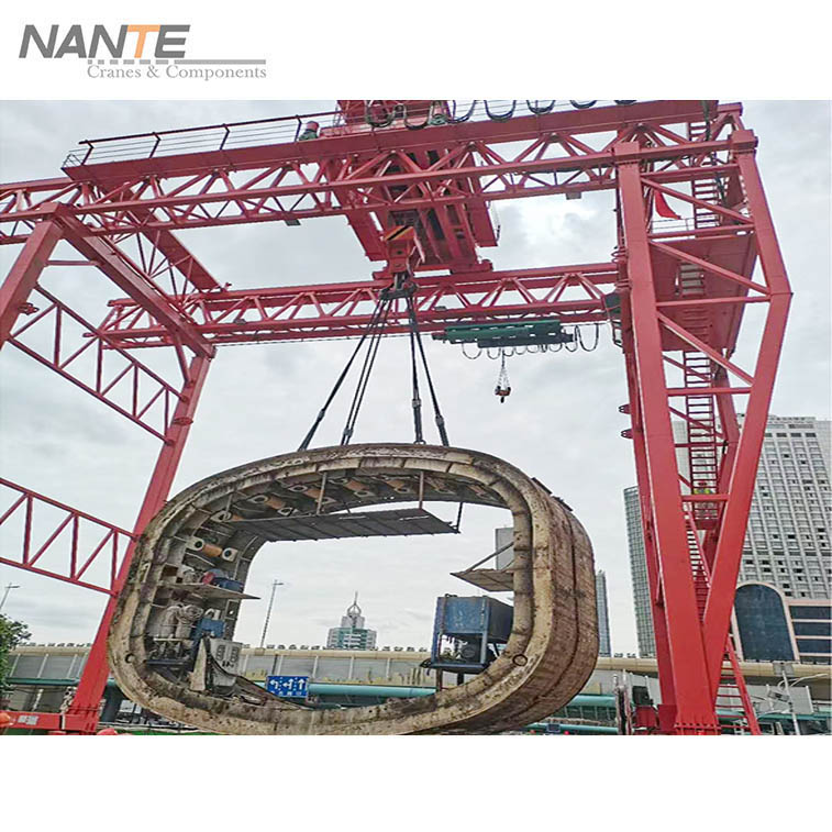 Nante's double girder truss gantry crane is very useful.