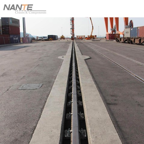 Nante's A rail for port gantry crane is in use.