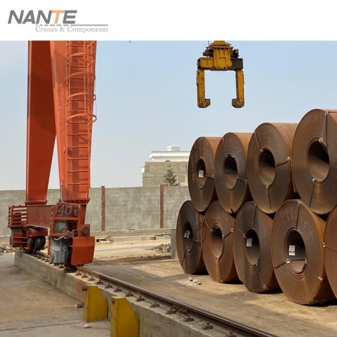 Nante's P rail for gantry crane is in use.