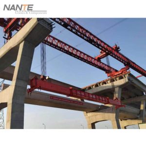 封面——Construction crane